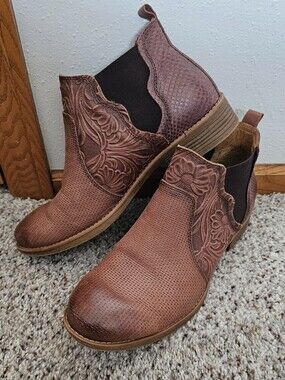 FINAL...Comfortiva Rust Brown Floral Embossed Ankle Booties